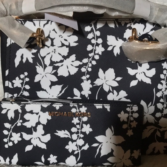 NWT MK SOFIA TOTE W/ WALLET - Picture 7 of 8